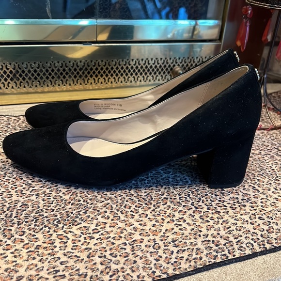 Cole Haan: classy and elegant heels. Size 7.5. - Picture 7 of 11